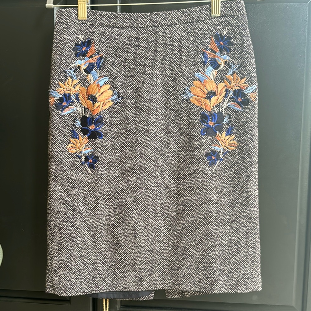 Anthropologie Jovonna tweed like lined embroidered skirt.
